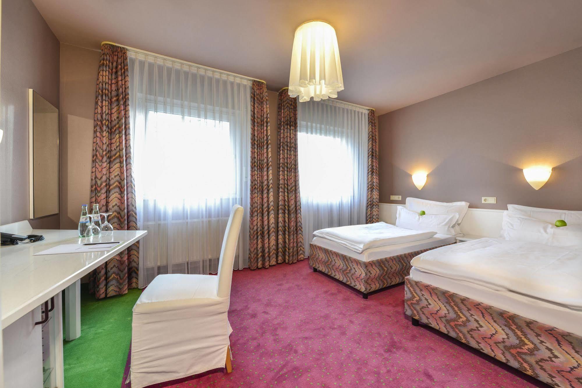 Airport Hotel By The New Yorker Cologne Extérieur photo