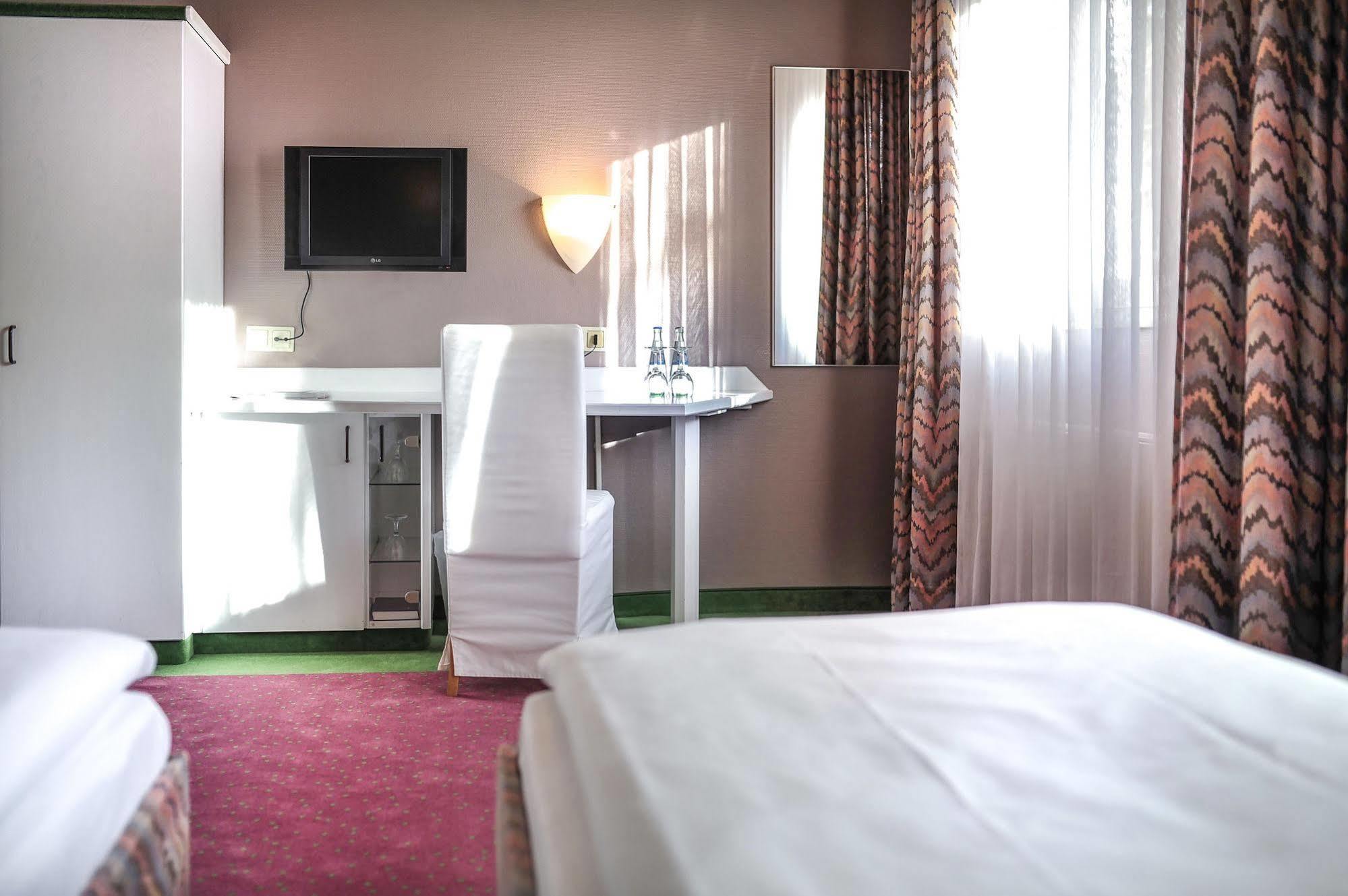 Airport Hotel By The New Yorker Cologne Extérieur photo