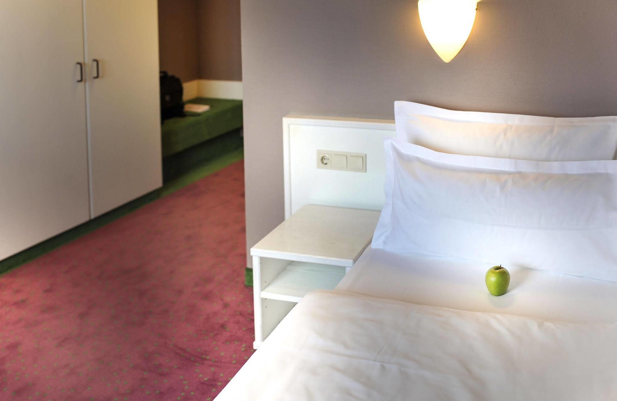 Airport Hotel By The New Yorker Cologne Extérieur photo