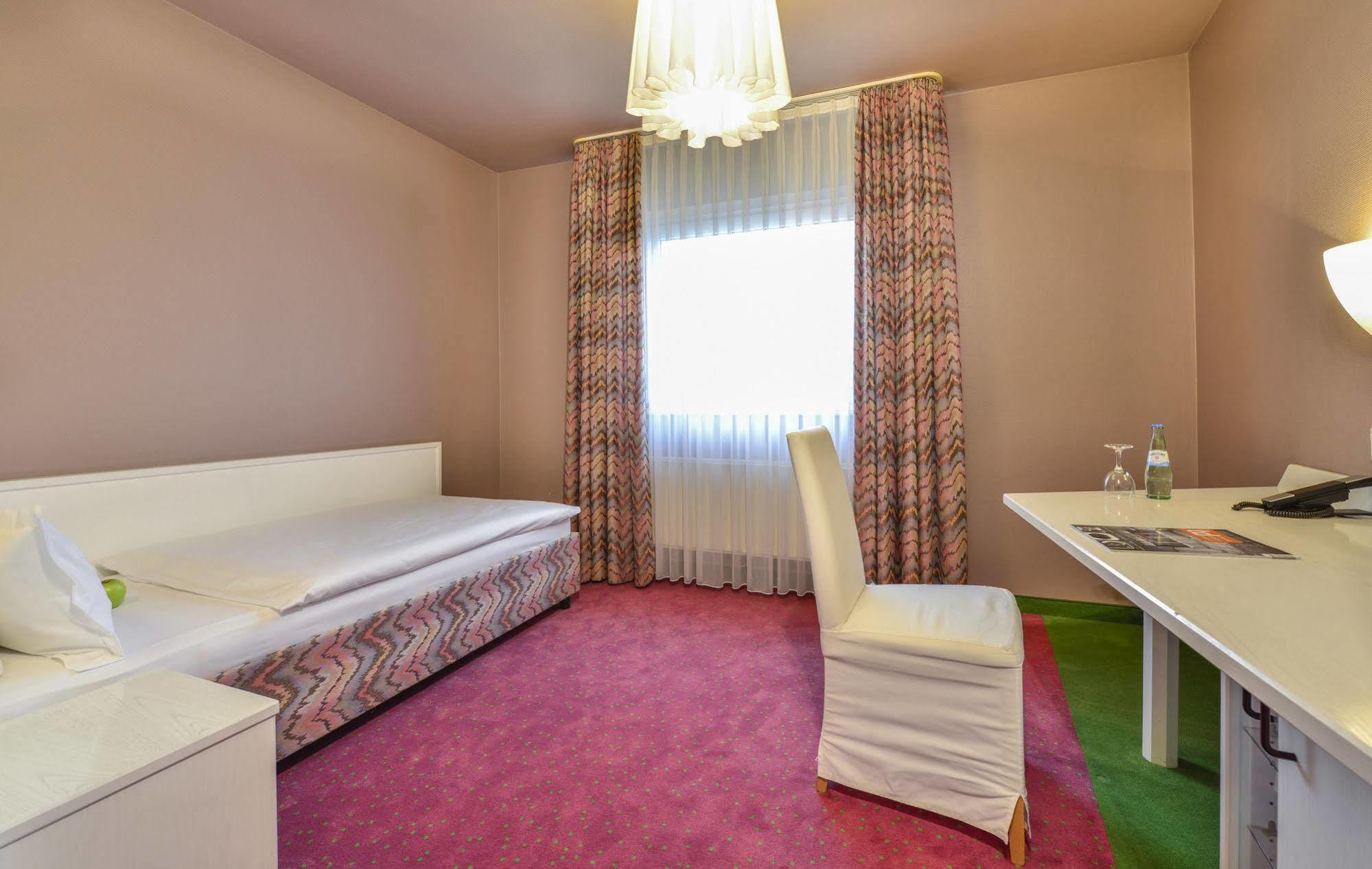Airport Hotel By The New Yorker Cologne Extérieur photo