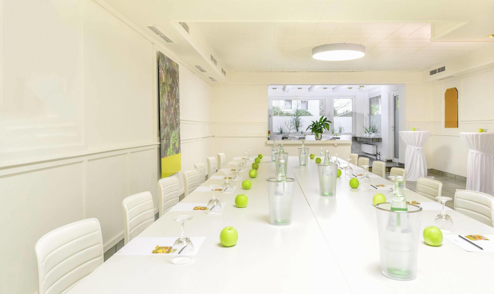 Airport Hotel By The New Yorker Cologne Extérieur photo