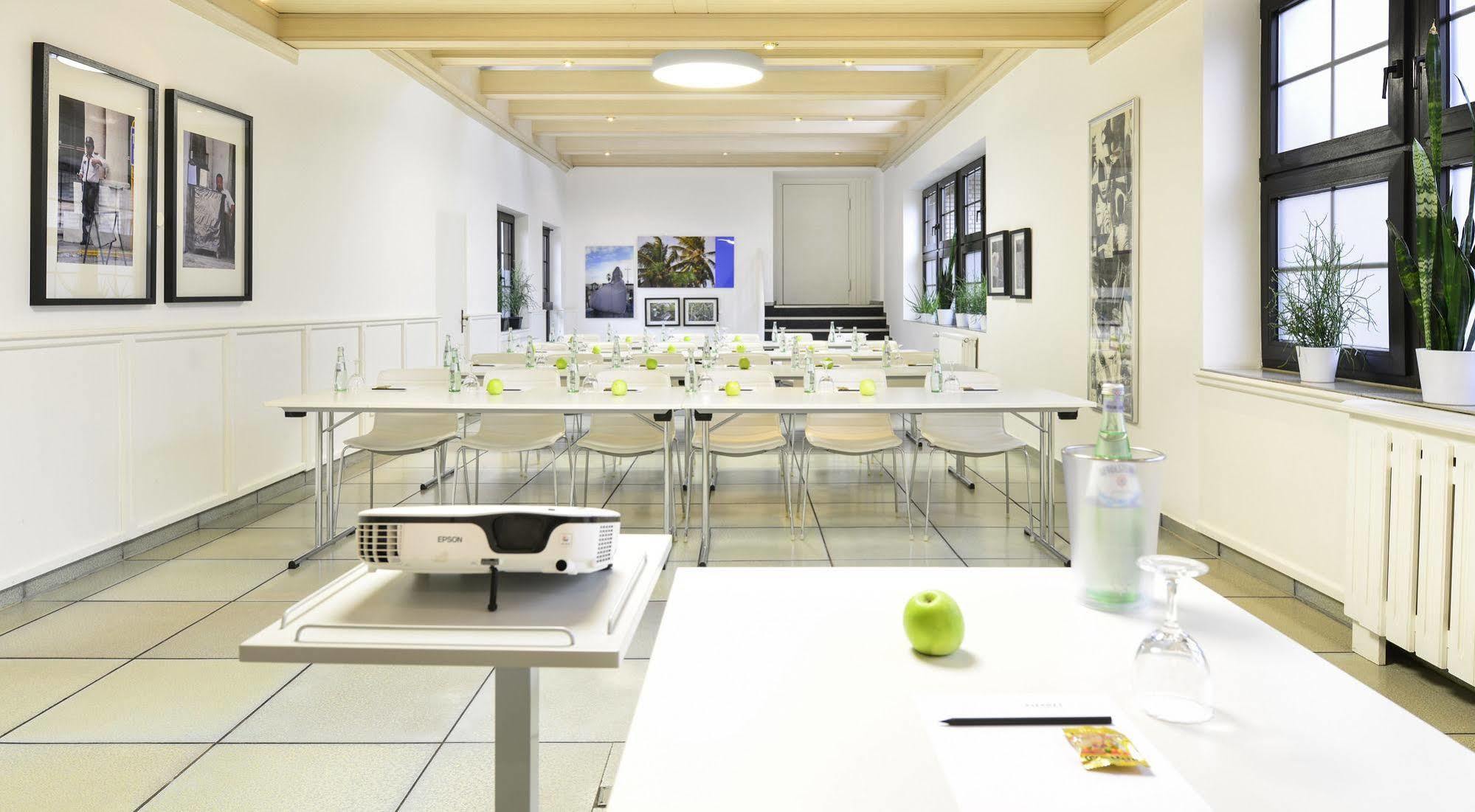 Airport Hotel By The New Yorker Cologne Extérieur photo